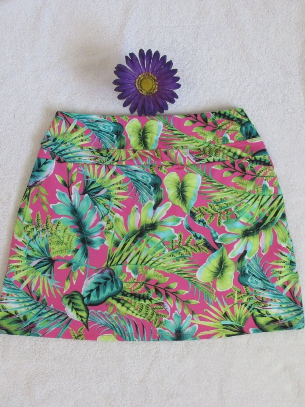 TOMMY BAHAMA Skort Size Small Tropical Print